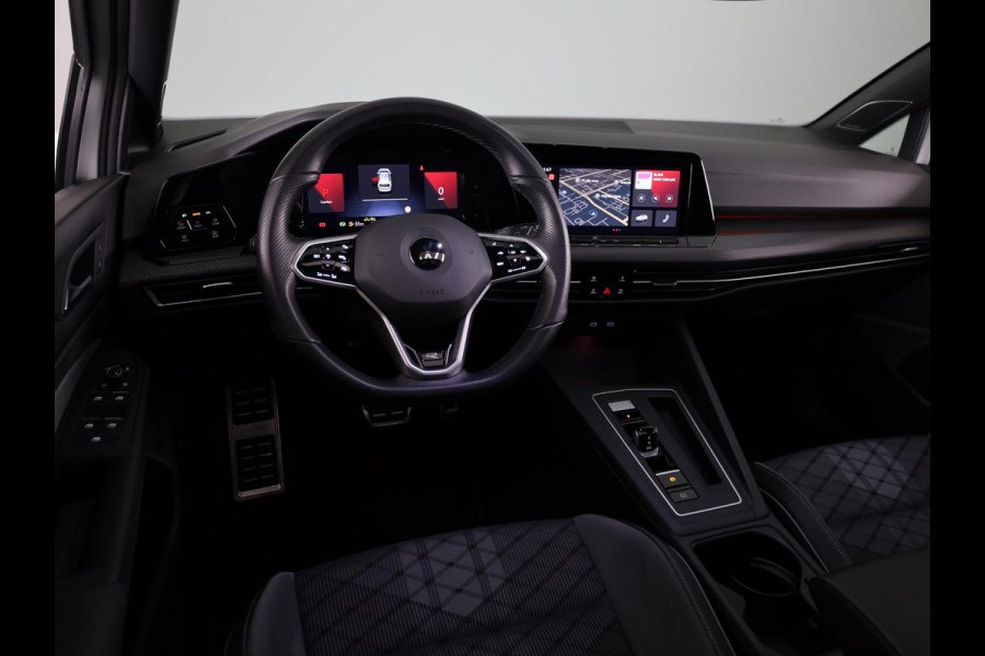 Volkswagen Golf 1.5 eTSI R-Line 150 pk Automaat (DSG) | Navigatie | Panoramadak | Parkeersensoren (Park assist) | Achteruitrijcamera | Stoelverwarming | R-Line |