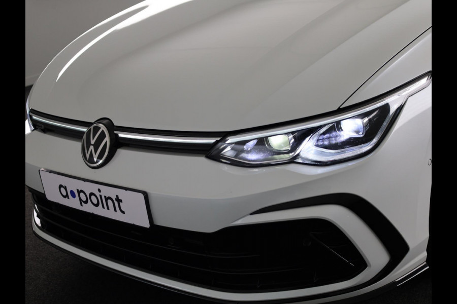 Volkswagen Golf 1.5 eTSI R-Line 150 pk Automaat (DSG) | Navigatie | Panoramadak | Parkeersensoren (Park assist) | Achteruitrijcamera | Stoelverwarming | R-Line |