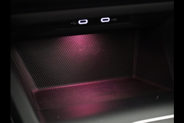 Volkswagen Golf 1.5 eTSI R-Line 150 pk Automaat (DSG) | Navigatie | Panoramadak | Parkeersensoren (Park assist) | Achteruitrijcamera | Stoelverwarming | R-Line |