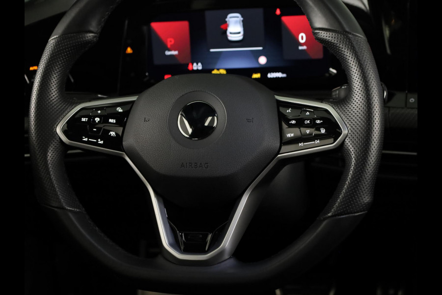 Volkswagen Golf 1.5 eTSI R-Line 150 pk Automaat (DSG) | Navigatie | Panoramadak | Parkeersensoren (Park assist) | Achteruitrijcamera | Stoelverwarming | R-Line |