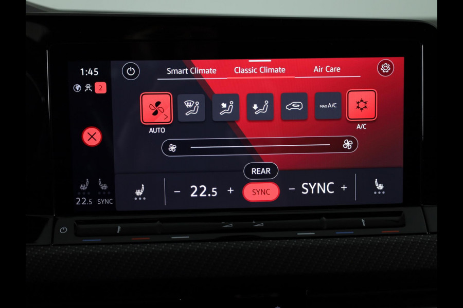 Volkswagen Golf 1.5 eTSI R-Line 150 pk Automaat (DSG) | Navigatie | Panoramadak | Parkeersensoren (Park assist) | Achteruitrijcamera | Stoelverwarming | R-Line |