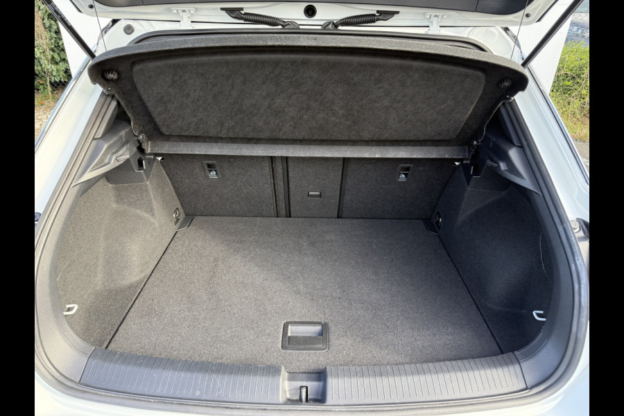 Volkswagen T-Roc 1.0 TSI R-Line Business | Trekhaak | ACC | IQ Light | Camera | DAB+