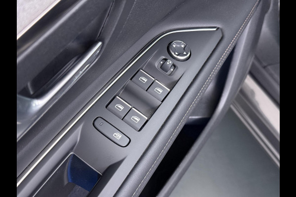 Peugeot 3008 1.6 HYbrid 225 GT Pack Business PANO| ELEKTRISCHE ACHTERKLEP| BLACK PACK| ADAPTIVE CRUISE CONTROL| CAMERA VOOR + ACHTER| FOCAL AUDIO| STOELVERWARMING| STANDKACHEL|