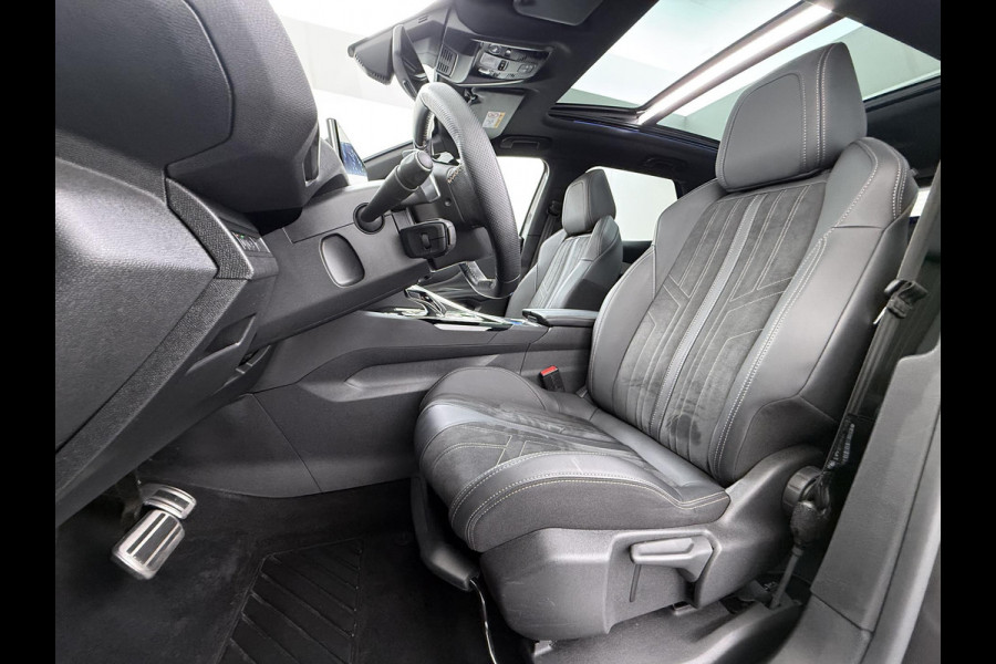 Peugeot 3008 1.6 HYbrid 225 GT Pack Business PANO| ELEKTRISCHE ACHTERKLEP| BLACK PACK| ADAPTIVE CRUISE CONTROL| CAMERA VOOR + ACHTER| FOCAL AUDIO| STOELVERWARMING| STANDKACHEL|