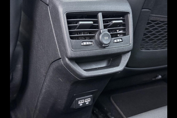 Peugeot 3008 1.6 HYbrid 225 GT Pack Business PANO| ELEKTRISCHE ACHTERKLEP| BLACK PACK| ADAPTIVE CRUISE CONTROL| CAMERA VOOR + ACHTER| FOCAL AUDIO| STOELVERWARMING| STANDKACHEL|