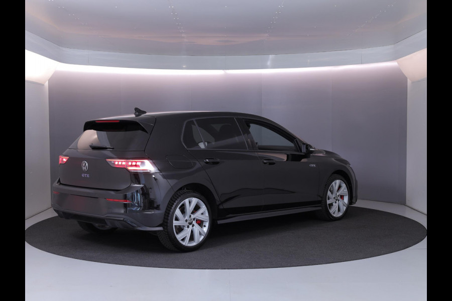 Volkswagen Golf 1.5 eHybrid GTE 272 PK DSG PHEV | Head up Display | Navigatie | Matrix koplampen | Parkeer camera |