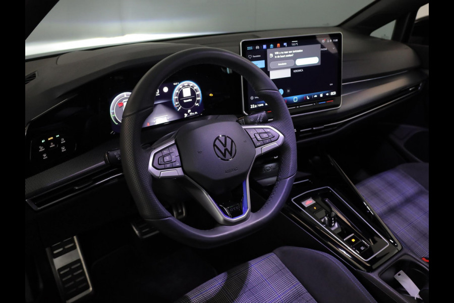 Volkswagen Golf 1.5 eHybrid GTE 272 PK DSG PHEV | Head up Display | Navigatie | Matrix koplampen | Parkeer camera |
