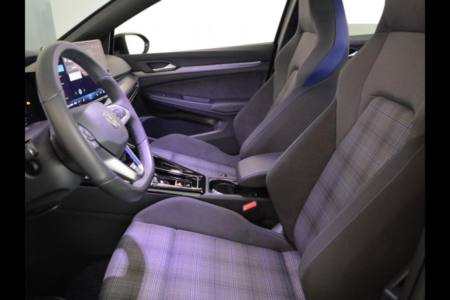 Volkswagen Golf 1.5 eHybrid GTE 272 PK DSG PHEV | Head up Display | Navigatie | Matrix koplampen | Parkeer camera |