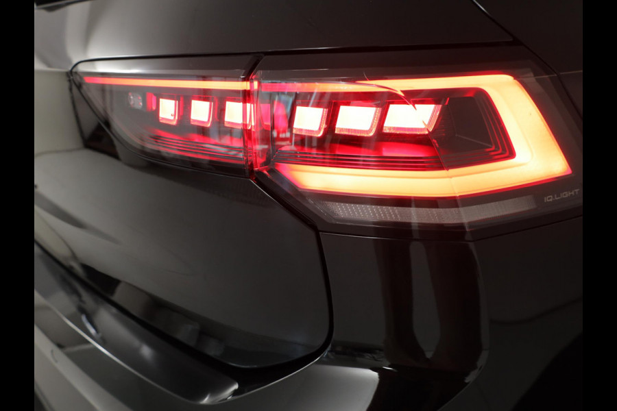 Volkswagen Golf 1.5 eHybrid GTE 272 PK DSG PHEV | Head up Display | Navigatie | Matrix koplampen | Parkeer camera |