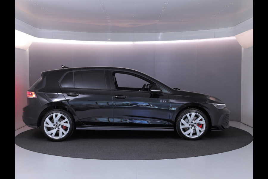 Volkswagen Golf 1.5 eHybrid GTE 272 PK DSG PHEV | Head up Display | Navigatie | Matrix koplampen | Parkeer camera |