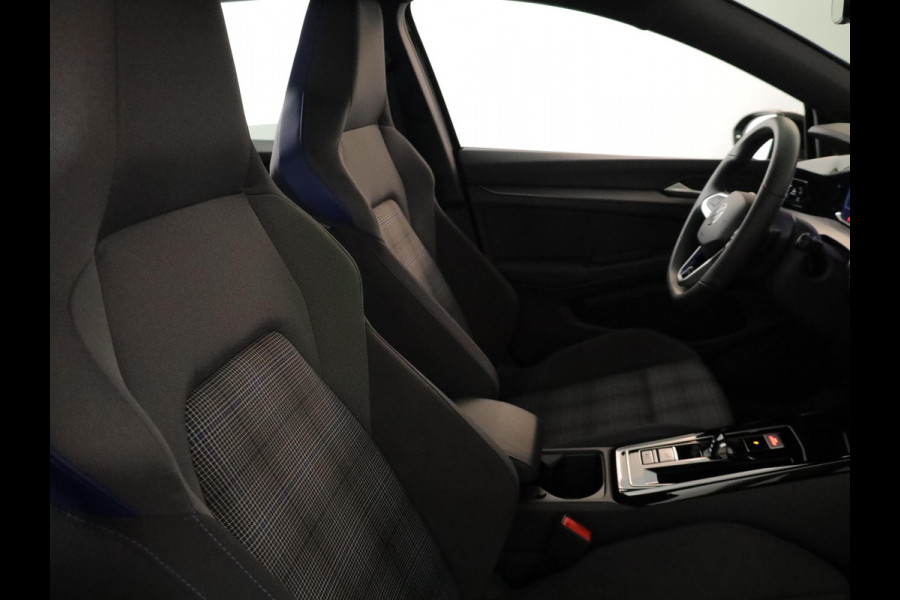 Volkswagen Golf 1.5 eHybrid GTE 272 PK DSG PHEV | Head up Display | Navigatie | Matrix koplampen | Parkeer camera |
