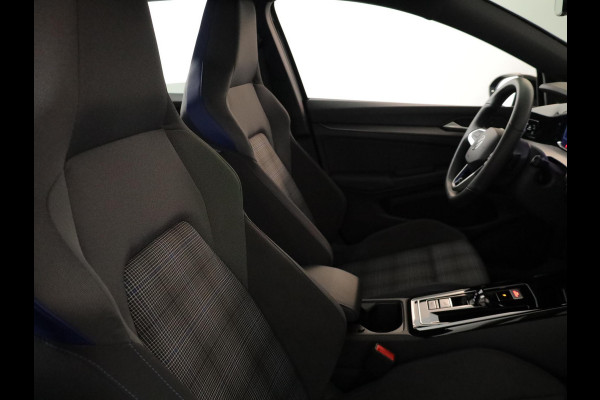 Volkswagen Golf 1.5 eHybrid GTE 272 PK DSG PHEV | Head up Display | Navigatie | Matrix koplampen | Parkeer camera |