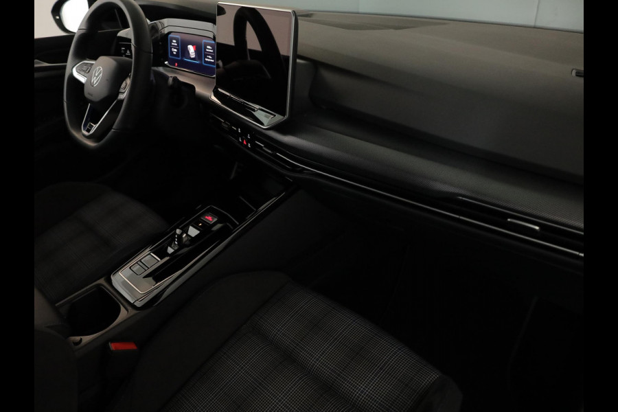 Volkswagen Golf 1.5 eHybrid GTE 272 PK DSG PHEV | Head up Display | Navigatie | Matrix koplampen | Parkeer camera |