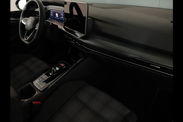 Volkswagen Golf 1.5 eHybrid GTE 272 PK DSG PHEV | Head up Display | Navigatie | Matrix koplampen | Parkeer camera |