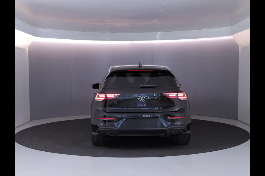 Volkswagen Golf 1.5 eHybrid GTE 272 PK DSG PHEV | Head up Display | Navigatie | Matrix koplampen | Parkeer camera |