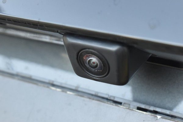 Lynk & Co 01 262PK Automaat / 360 Camera / Adaptieve cruise control / Glazen schuif-kanteldak / Elektrische stoelen met geheugenfunctie / Stoelverwarming / Elektrische achterklep / Climate control / Parkeersensoren V+A / 20"velgen / Keyless entry /