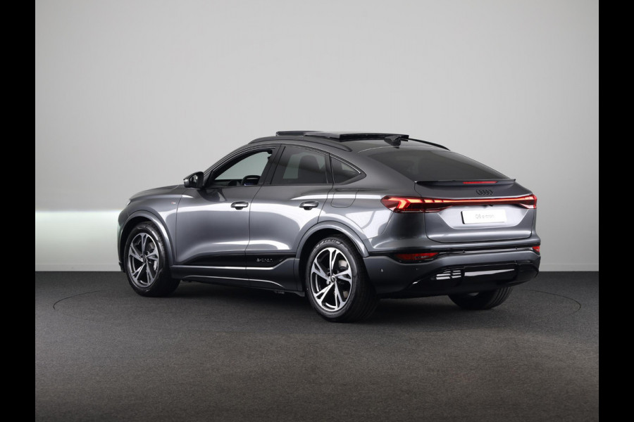 Audi Q6 Sportback e-tron S edition 83Kwh 252 pk | Adaptive air suspension | Glazen panoramadak | Stoelverwarming voorin en achterin | Stuurverwarming |