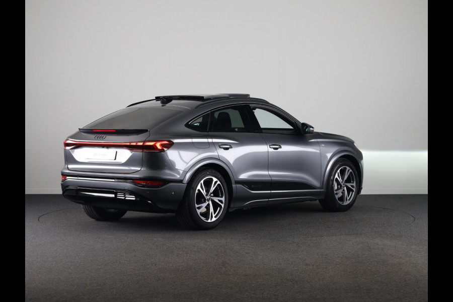 Audi Q6 Sportback e-tron S edition 83Kwh 252 pk | Adaptive air suspension | Glazen panoramadak | Stoelverwarming voorin en achterin | Stuurverwarming |