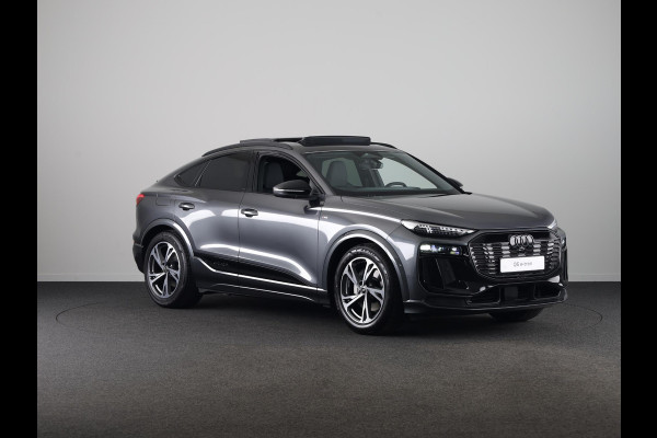 Audi Q6 Sportback e-tron S edition 83Kwh 252 pk | Adaptive air suspension | Glazen panoramadak | Stoelverwarming voorin en achterin | Stuurverwarming |