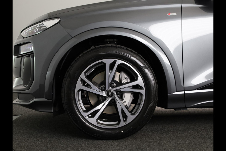 Audi Q6 Sportback e-tron S edition 83Kwh 252 pk | Adaptive air suspension | Glazen panoramadak | Stoelverwarming voorin en achterin | Stuurverwarming |