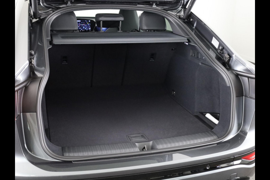 Audi Q6 Sportback e-tron S edition 83Kwh 252 pk | Adaptive air suspension | Glazen panoramadak | Stoelverwarming voorin en achterin | Stuurverwarming |