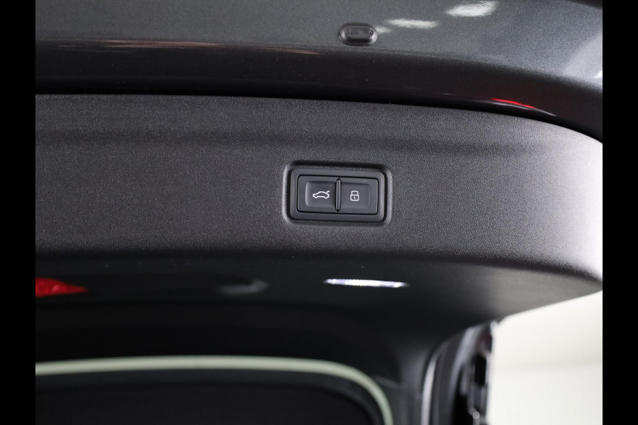 Audi Q6 Sportback e-tron S edition 83Kwh 252 pk | Adaptive air suspension | Glazen panoramadak | Stoelverwarming voorin en achterin | Stuurverwarming |