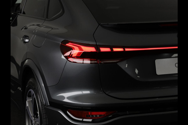 Audi Q6 Sportback e-tron S edition 83Kwh 252 pk | Adaptive air suspension | Glazen panoramadak | Stoelverwarming voorin en achterin | Stuurverwarming |