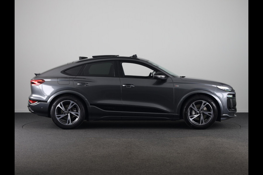 Audi Q6 Sportback e-tron S edition 83Kwh 252 pk | Adaptive air suspension | Glazen panoramadak | Stoelverwarming voorin en achterin | Stuurverwarming |