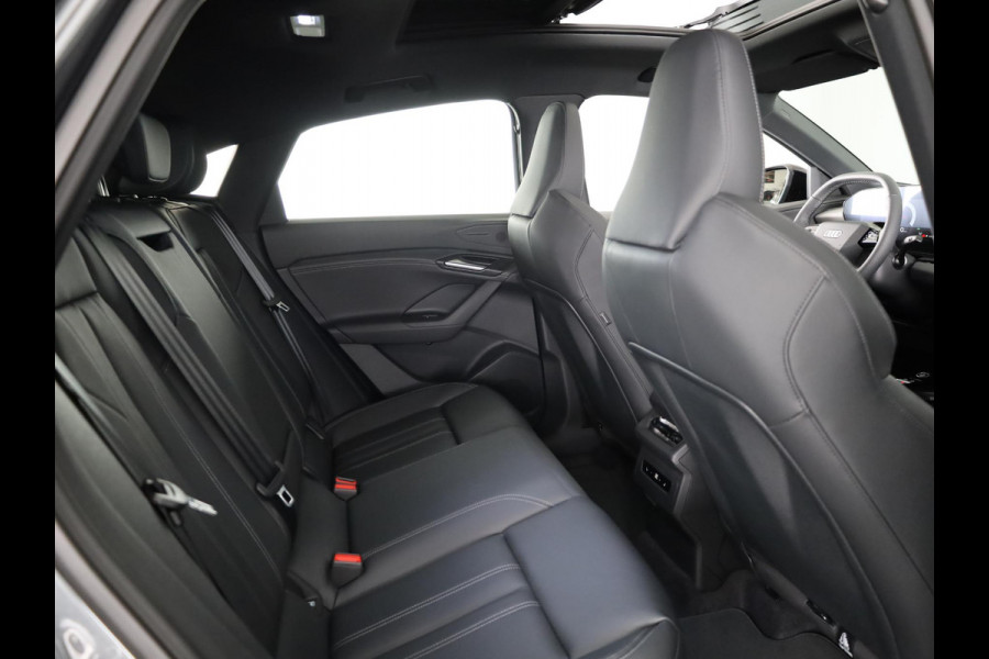Audi Q6 Sportback e-tron S edition 83Kwh 252 pk | Adaptive air suspension | Glazen panoramadak | Stoelverwarming voorin en achterin | Stuurverwarming |