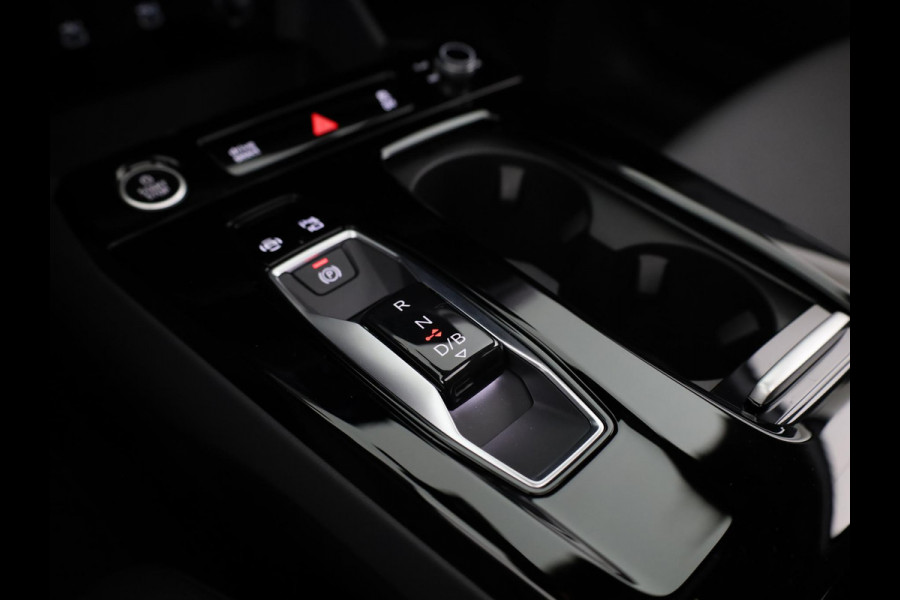 Audi Q6 Sportback e-tron S edition 83Kwh 252 pk | Adaptive air suspension | Glazen panoramadak | Stoelverwarming voorin en achterin | Stuurverwarming |