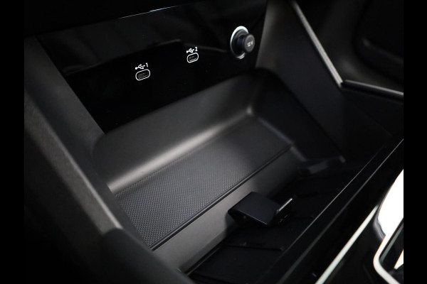 Audi Q6 Sportback e-tron S edition 83Kwh 252 pk | Adaptive air suspension | Glazen panoramadak | Stoelverwarming voorin en achterin | Stuurverwarming |
