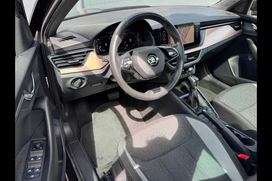 Škoda Kamiq 1.0 TSI Style * Glazen dak * Stoelverwarming * Camera * Climate controle *