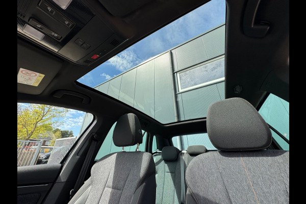 Škoda Kamiq 1.0 TSI Style * Glazen dak * Stoelverwarming * Camera * Climate controle *