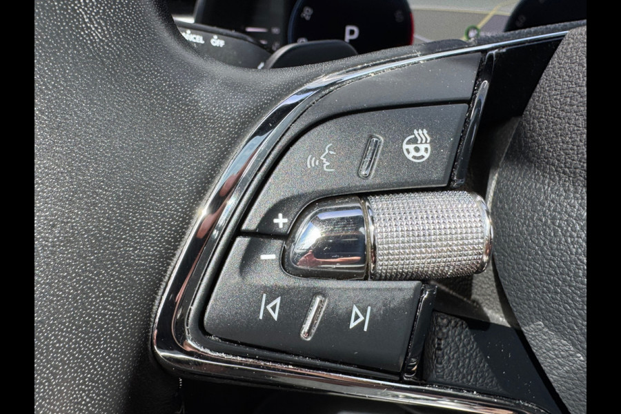 Škoda Kamiq 1.0 TSI Style * Glazen dak * Stoelverwarming * Camera * Climate controle *