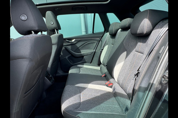 Škoda Kamiq 1.0 TSI Style * Glazen dak * Stoelverwarming * Camera * Climate controle *
