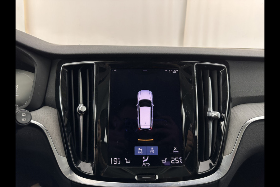 Volvo V60 2.0 T8 Recharge AWD Inscription (Plug-In) (INCL-BTW) Aut. *LEATHER | FULL-LED | ADAPTIVE-CRUISE | MEMORY-PACK | KEYLESS | BLINDSPOT | TOPVIEW | DIGI-COCKPIT | LANE-ASSIST | NAVI-FULLMAP | TOWBAR | HEATED-SEATS | ECC | DAB | 18"ALU*