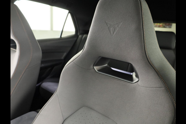 CUPRA Born Performance One 62 kWh 204pk | SOH 89% | Parkeercamera | Navigatie | Verwarmbare voorstoelen | App connect | Verwarmbaar stuurwiel