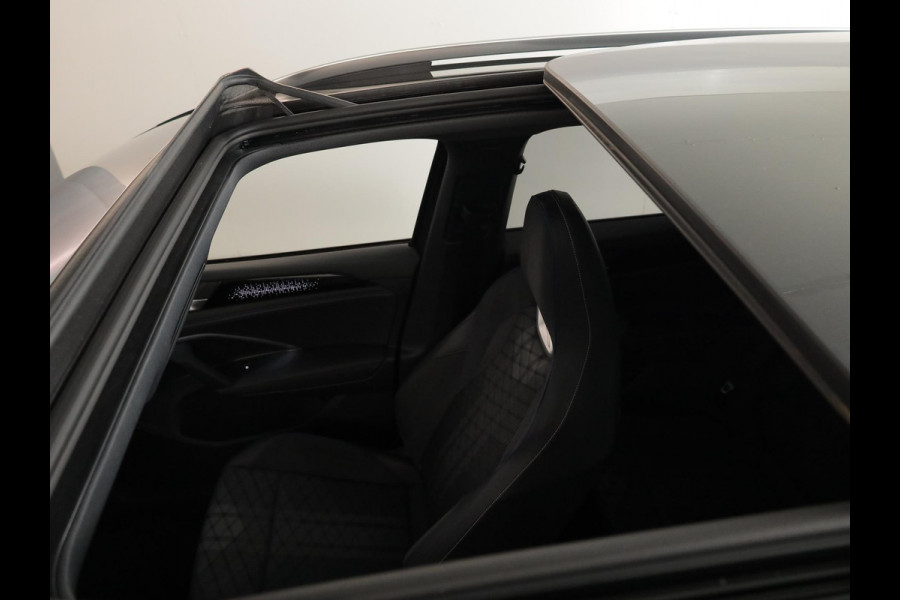 Volkswagen Tiguan 1.5 eHybrid R-Line Edition 204 PK PHEV | Verlengde garantie | Panorama dak | Stoel- en stuur verwarming