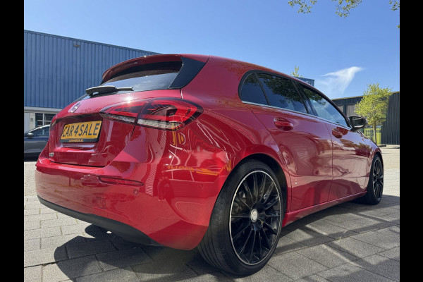 Mercedes-Benz A-Klasse 180 Design Plus- AUTOMAAT - Navigatie I Leer I Digital Dashboard I Sport interieur I Dealer onderhouden