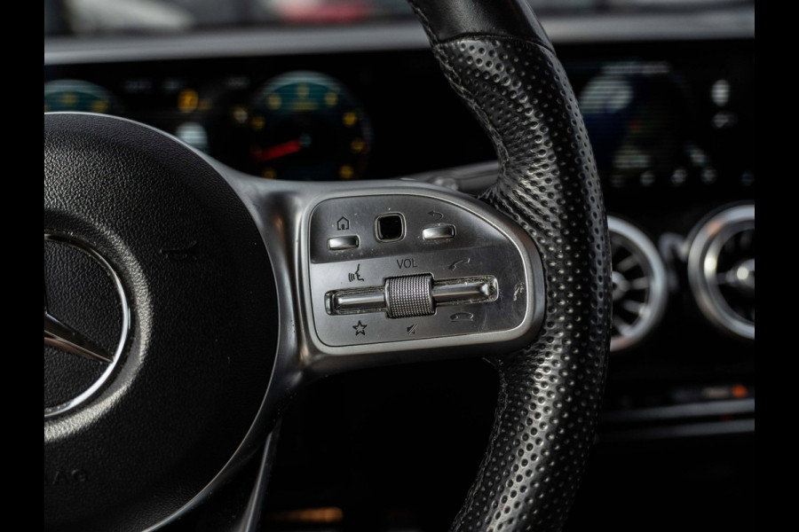 Mercedes-Benz Glb 200 Premium | AMG Night | Leder | Distronic