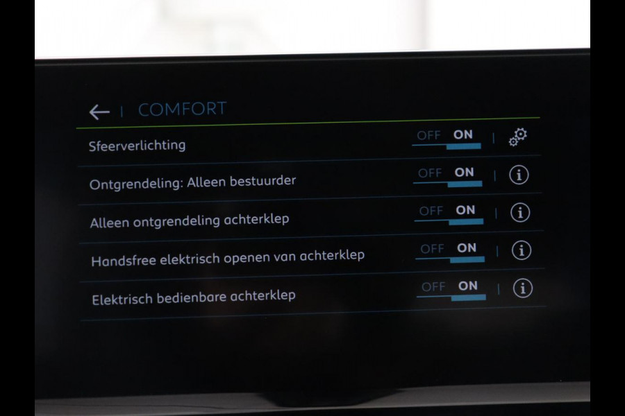 Peugeot 3008 1.6 HYbrid 225 GT Line | SOH 89% | Adaptive cruise | Half leder | Camera | Navigatie | Carplay | Dodehoek detectie | Digital Cockpit | Climate control | Bluetooth | PHEV | Plug In