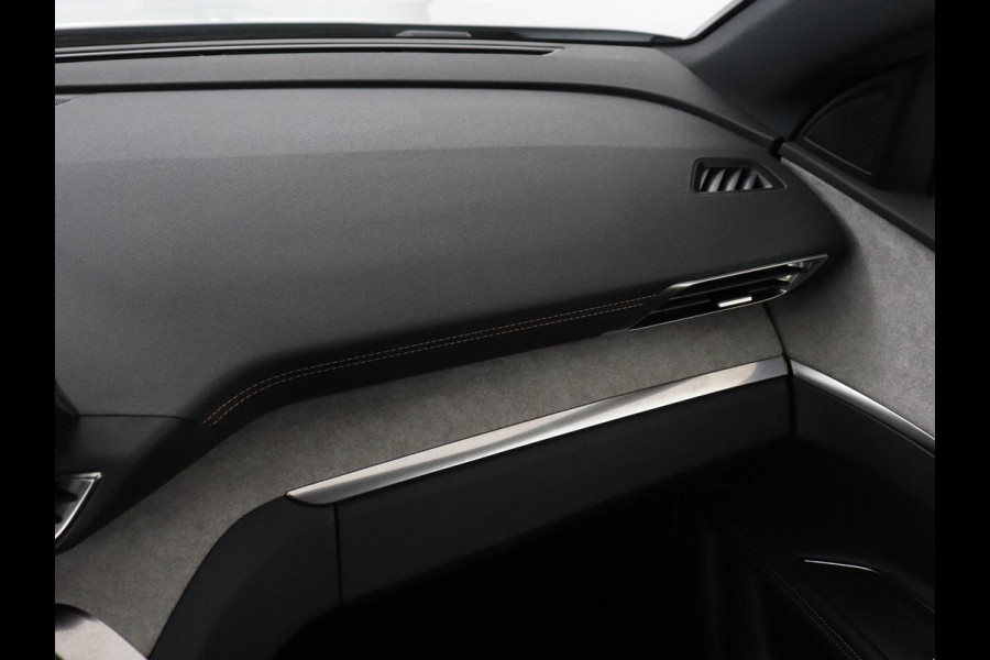 Peugeot 3008 1.6 HYbrid 225 GT Line | SOH 89% | Adaptive cruise | Half leder | Camera | Navigatie | Carplay | Dodehoek detectie | Digital Cockpit | Climate control | Bluetooth | PHEV | Plug In