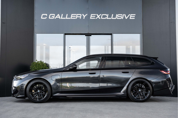 BMW 5 Serie Touring M5 - M Performance Pakket | Panorama | B&W | Carbon | Elek. Trekhaak | 360 Camera
