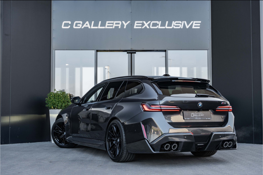 BMW 5 Serie Touring M5 - M Performance Pakket | Panorama | B&W | Carbon | Elek. Trekhaak | 360 Camera