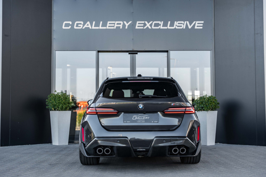 BMW 5 Serie Touring M5 - M Performance Pakket | Panorama | B&W | Carbon | Elek. Trekhaak | 360 Camera