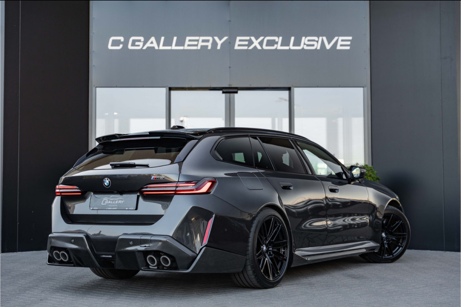 BMW 5 Serie Touring M5 - M Performance Pakket | Panorama | B&W | Carbon | Elek. Trekhaak | 360 Camera