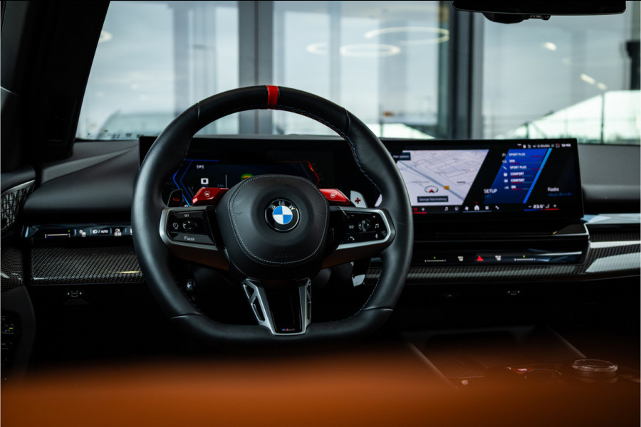 BMW 5 Serie Touring M5 - M Performance Pakket | Panorama | B&W | Carbon | Elek. Trekhaak | 360 Camera