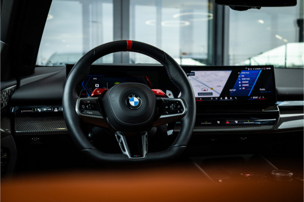 BMW 5 Serie Touring M5 - M Performance Pakket | Panorama | B&W | Carbon | Elek. Trekhaak | 360 Camera