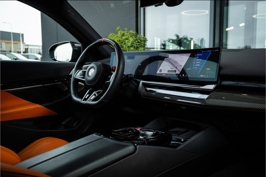 BMW 5 Serie Touring M5 - M Performance Pakket | Panorama | B&W | Carbon | Elek. Trekhaak | 360 Camera
