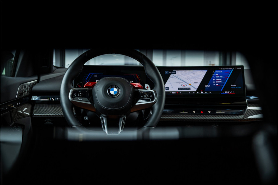 BMW 5 Serie Touring M5 - M Performance Pakket | Panorama | B&W | Carbon | Elek. Trekhaak | 360 Camera